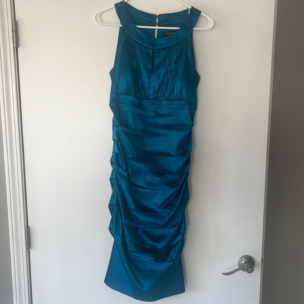 Womens sleeveless blue dress.
